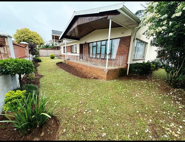 3 BEDROOM FREESTANDING FOR SALE IN WOODLANDS